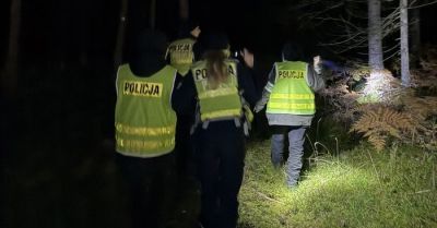 Dron wypatrzył 75-latkę zagubioną w lesie